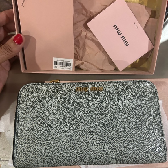 Miu Miu Pebbled Gray Leather Women's Full size Zip Around Wallet!! - Picture 9 of 9